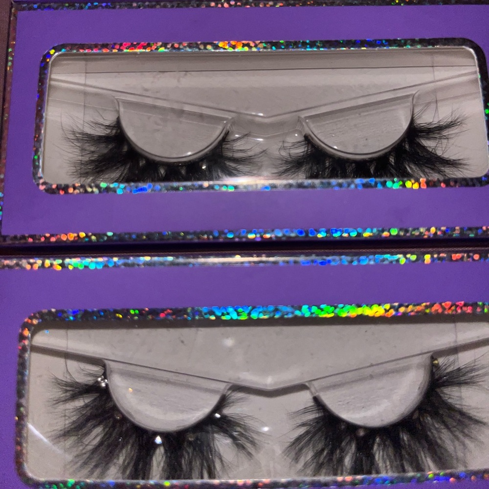 Lashes - Picture 2 of 2